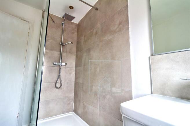 5 bed House to rent Image 11
