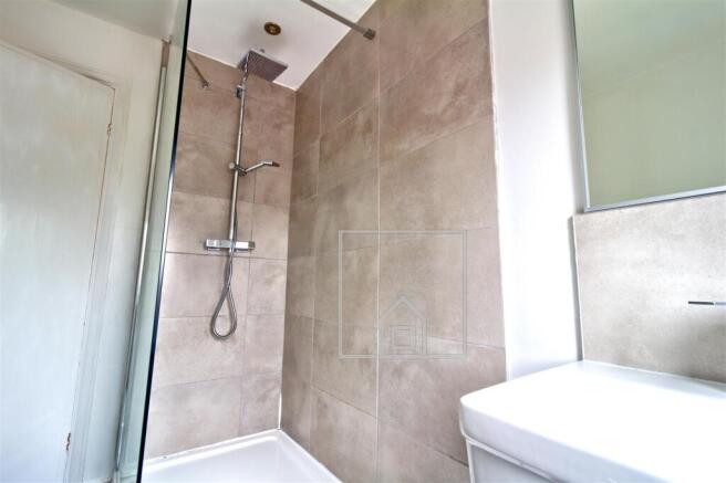 5 bed House to rent Image 11