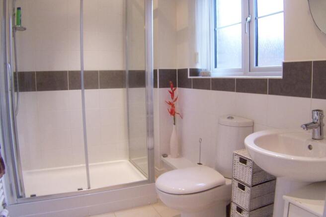 En-suite to bed 1