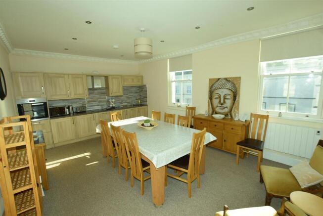 6 bed Terraced for sale Image 8