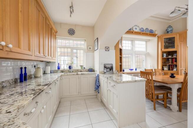 4 bed House for sale Image 5