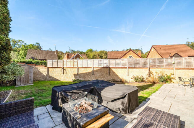 Foxglove Close, Winkfield Row, Bracknell photo 4