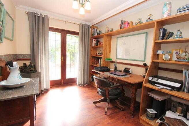 Photo 10