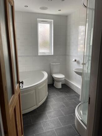 3 bed Not Specified to rent Image 5