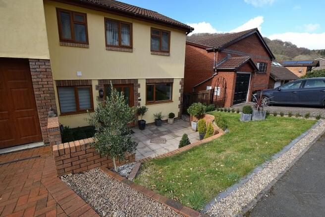 Front garden and entrance