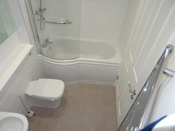 2 bed Apartment to rent Image 11