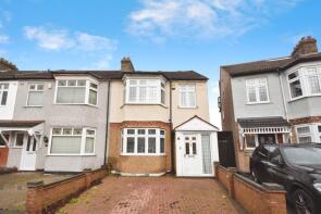 31, Strathmore Gardens, Hornchurch RM12 4BG