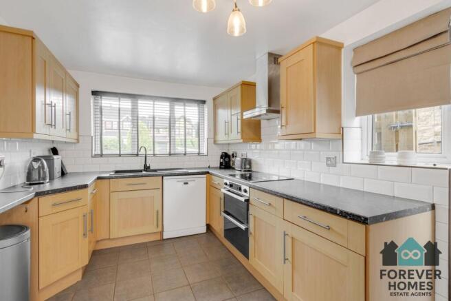 4 bed Detached for sale Image 4