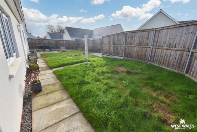 Slade Gardens, Haverfordwest photo 4