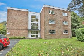 9, 58 Treloen Court, Wellington Road, Bournemouth BH8 8JP
