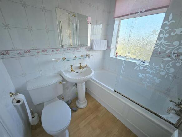 4 bed Semi-Detached for sale Image 10