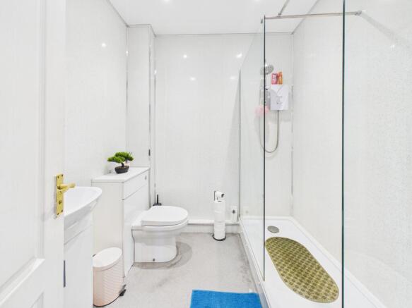 2 bed Apartment for sale Image 11