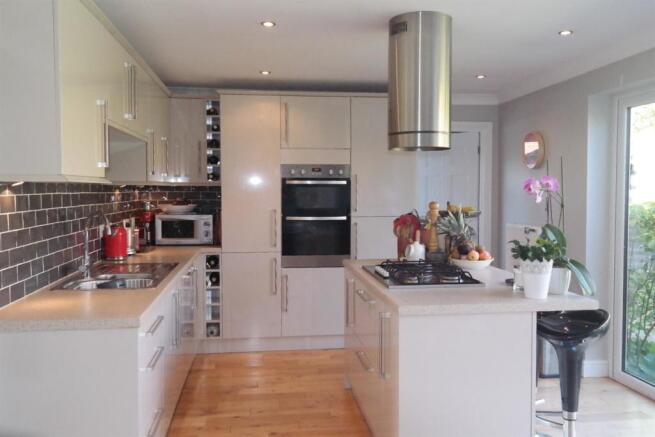 Kitchen (2).jpg