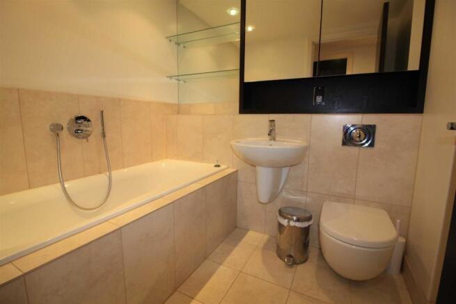 2 bed Apartment to rent Image 4