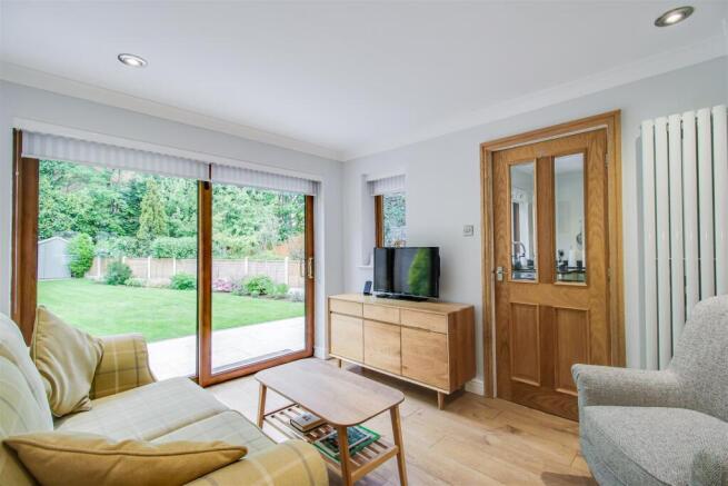 5 bed Detached for sale Image 8
