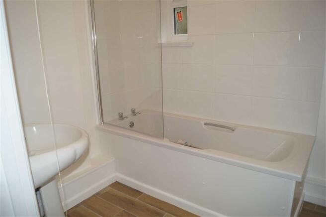 GROUND FLOOR BATHROOM