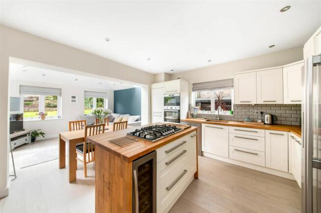 OPEN-PLAN DINING KITCHEN AND GARDEN ROOM