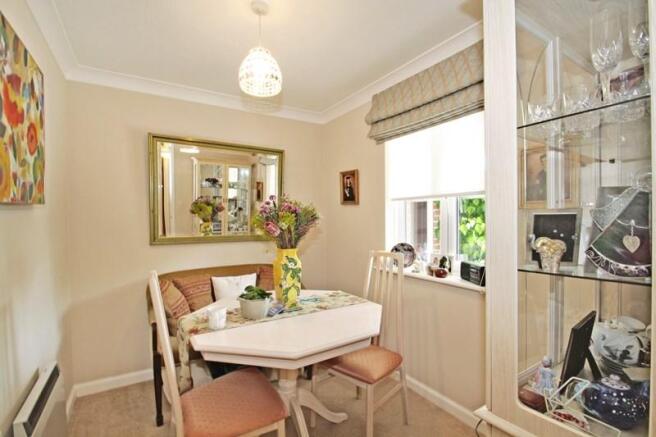 LOUNGE/DINING AREA