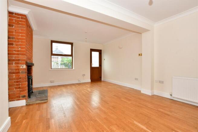 Lounge/Dining Area