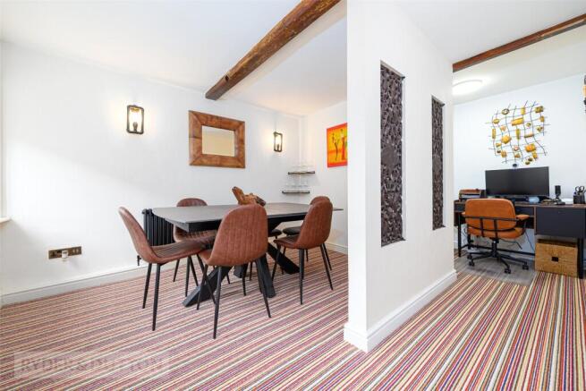 4 bed Link Detached House for sale Image 10