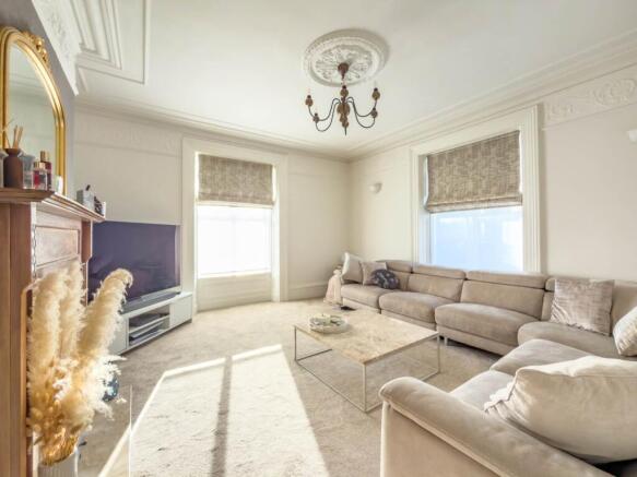 5 bed Detached for sale Image 12