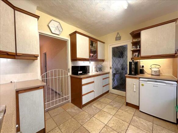 4 bed House for sale Image 8