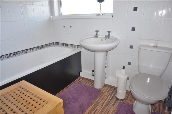 FAMILY BATHROOM :
