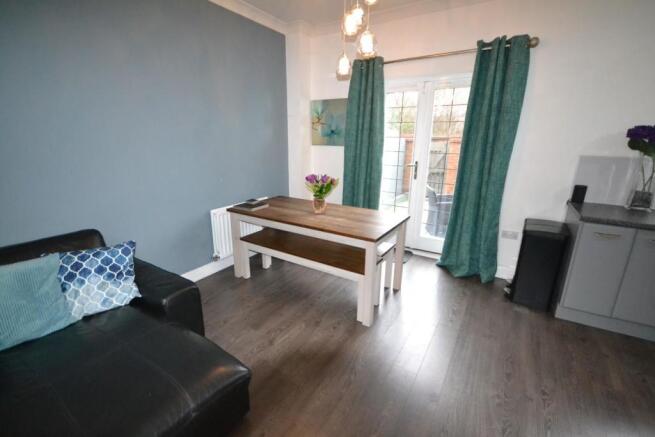 LOUNGE/DINING AREA