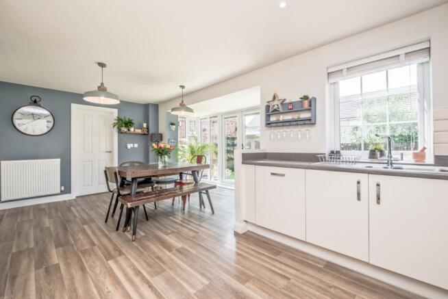 4 bed Detached for sale Image 7