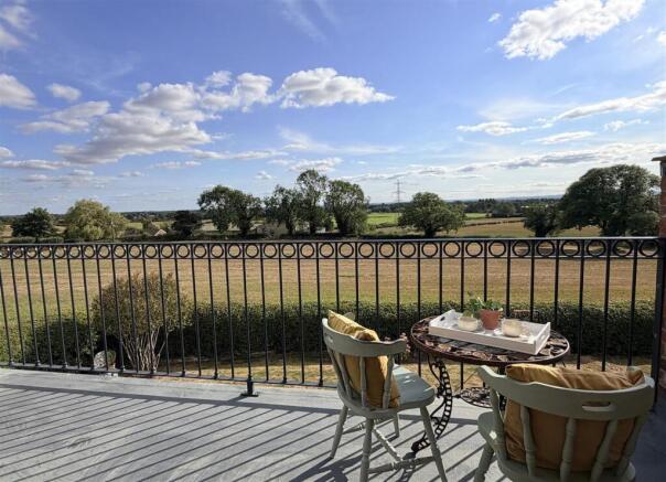 6 bed Detached for sale Image 10