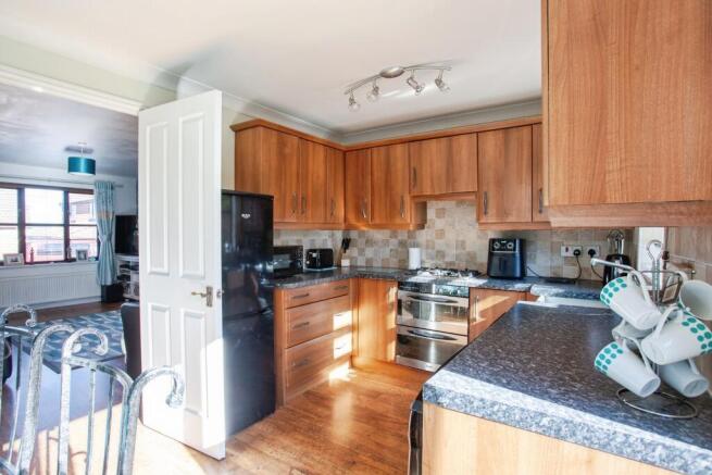 3 bed Semi-Detached for sale Image 4