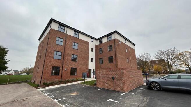 2 bed Flat to rent Image 12