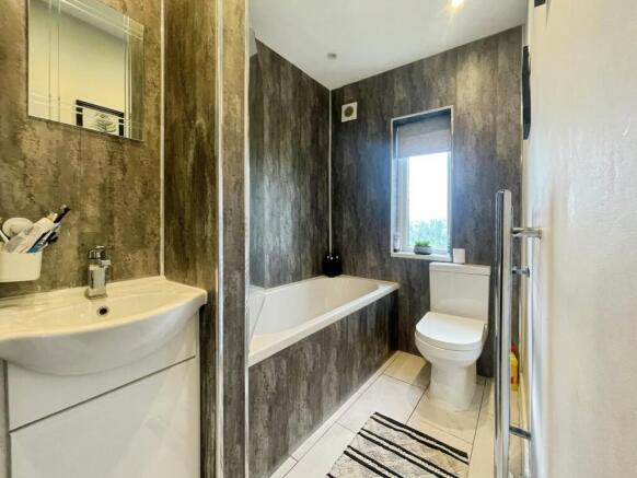 3 bed Semi-Detached for sale Image 12