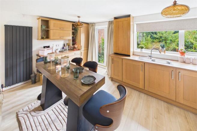 3 bed Semi-Detached for sale Image 8