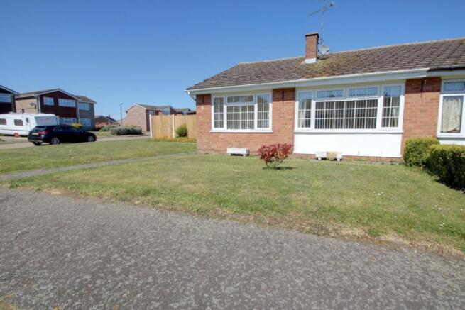 FRONT GARDEN: