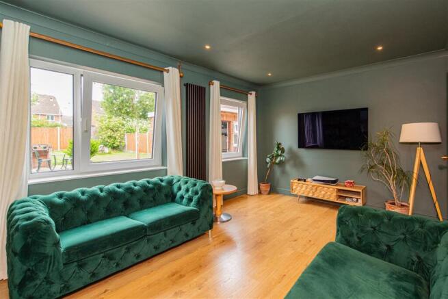 Forest Gate Road, Corby photo 4