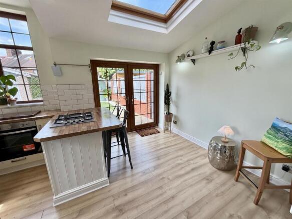 3 bed Semi-Detached for sale Image 10