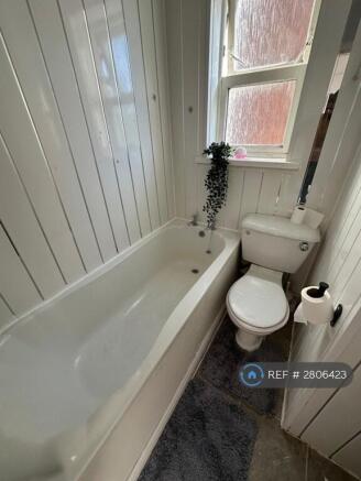 2 bed Terraced to rent Image 4