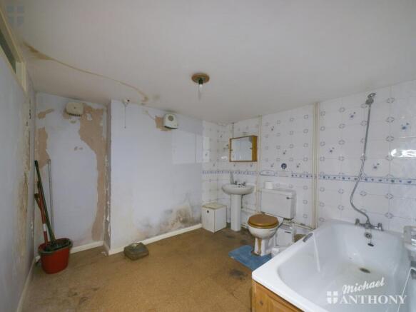 CAM03218G0-PR0428-STILL012