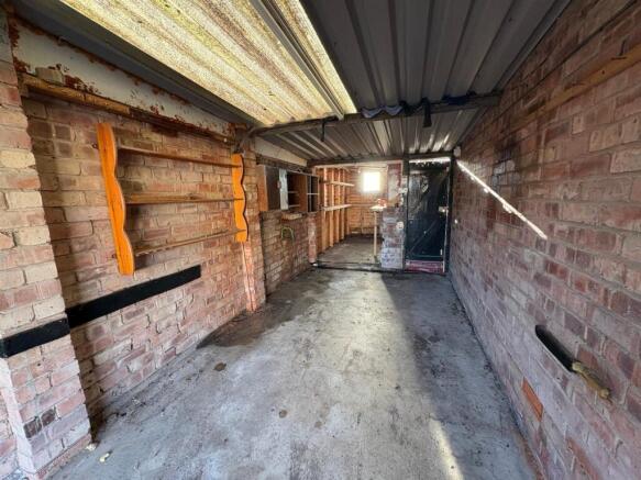 Garage/Workshop