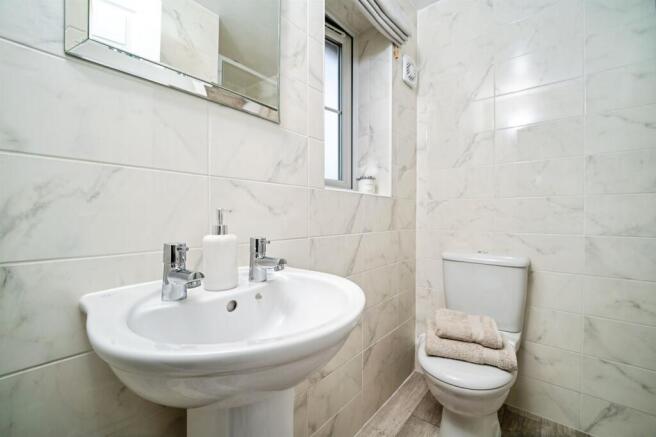 4 bed Detached for sale Image 10