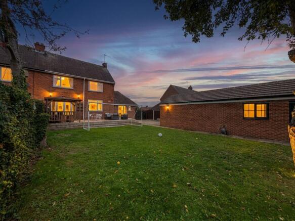 Oxford Road, Carlton-In-Lindrick, S81 photo 4