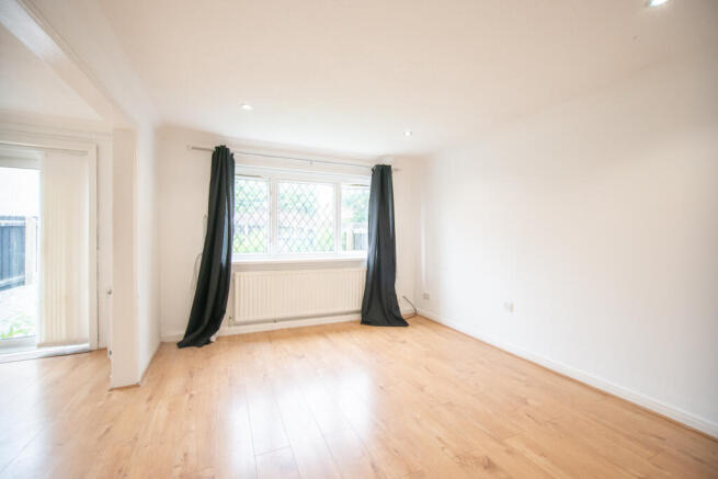 3 bed Terraced to rent Image 7