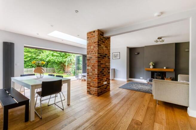 Snug/Dining Room