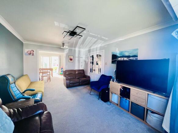 LOUNGE (2).jpg