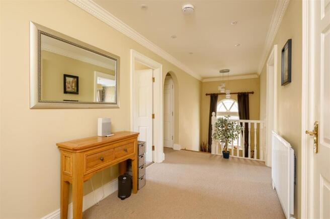 5 bed Detached for sale Image 12