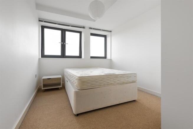 2 bed Apartment to rent Image 4