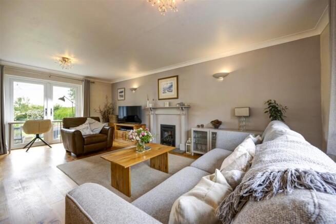 4 bed Detached for sale Image 6