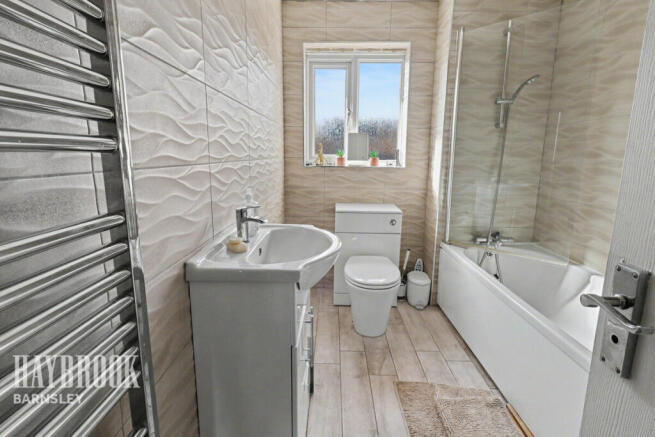 3 bed Town House for sale Image 9