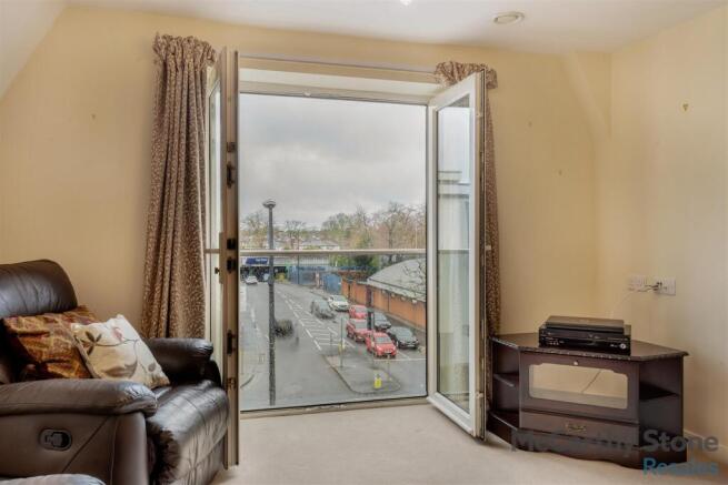 8684265-interior10.jpg